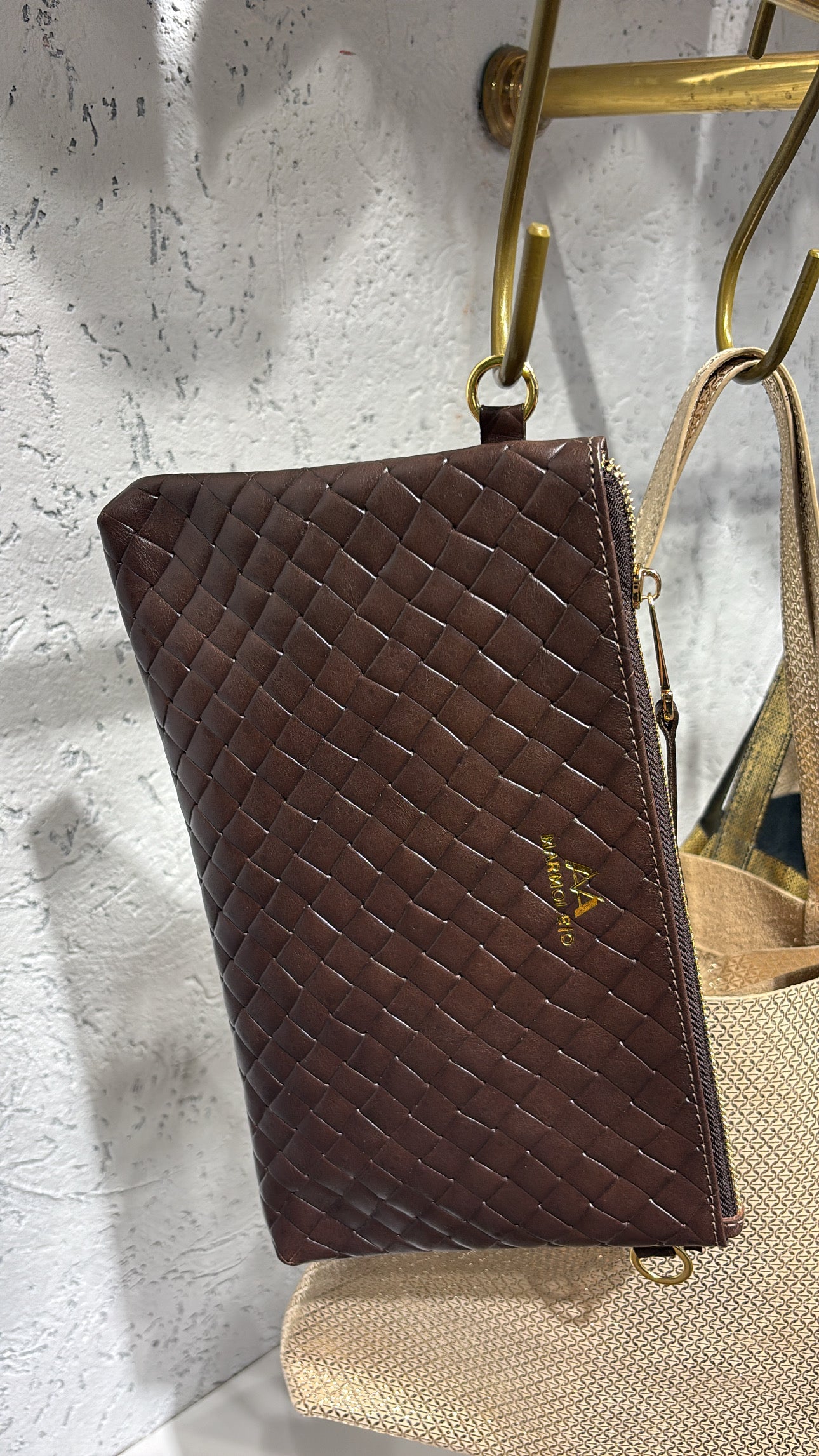 CLUTCH GRANDE TRENZADO CAFE