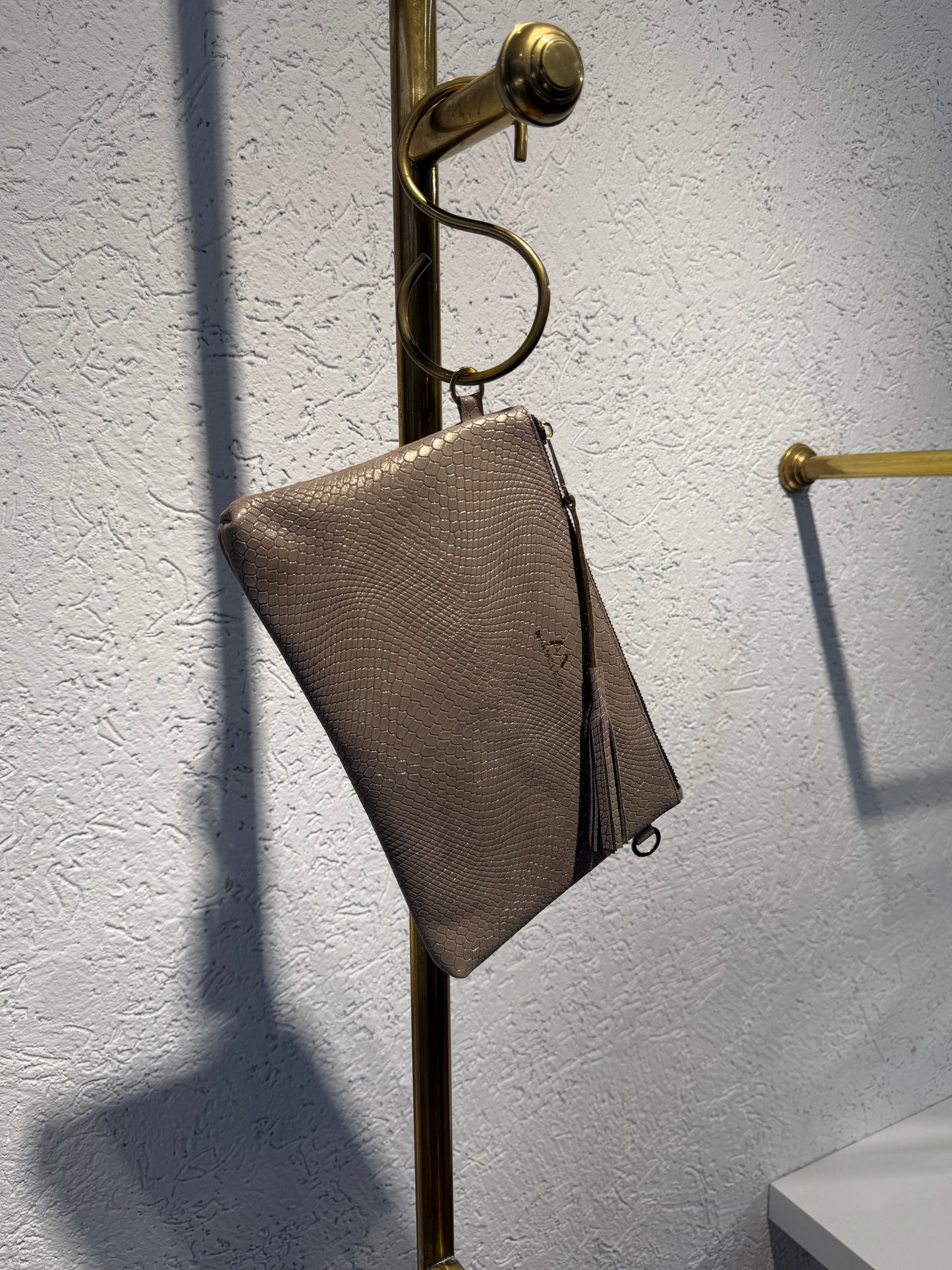 CLUTCH GRANDE GECO SATIN LUNA