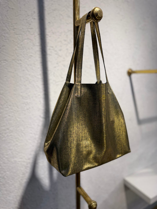 SHOPPING BAG MEDIANO CUERO NEGRO CUADROS ORO